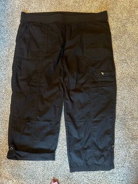Chico's Black Women's Cargo Capris